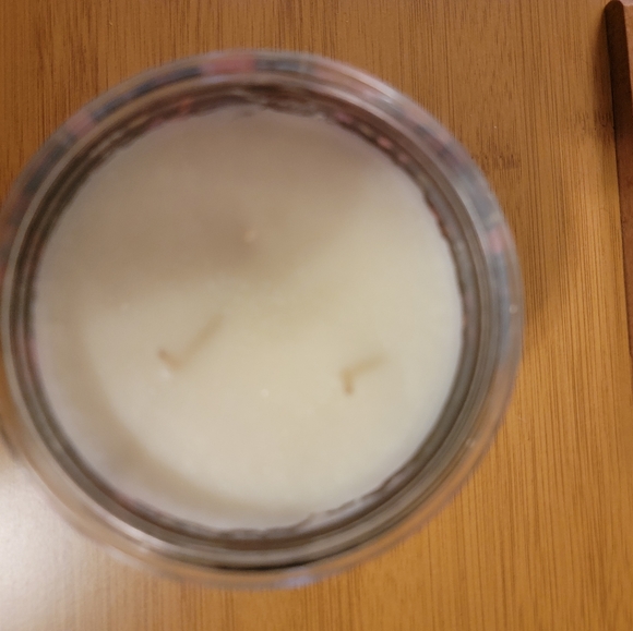 Fragranced candle - Picture 2 of 4